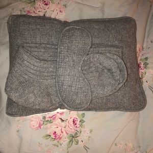 Theory Grey Cashmere travel set